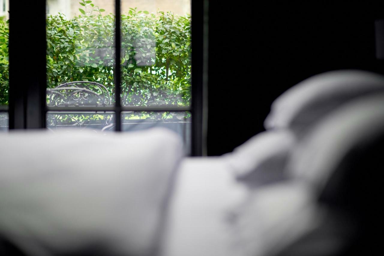 Hotel Odette En Ville Іксель Екстер'єр фото